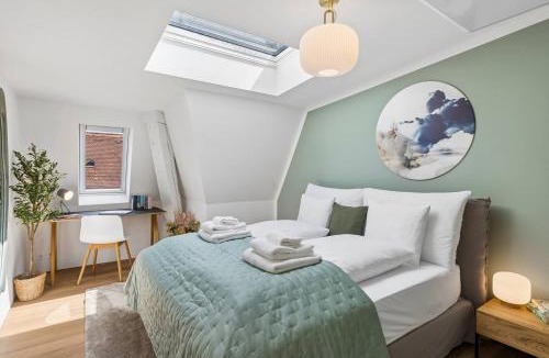 Old Town Apartment | Ikon Penthouse Rooftop, AC, Lake & Mountain View