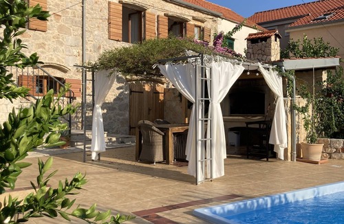 Vrisnik Villa | Il Melograno, an original Dalmatian stone house with a stunning view