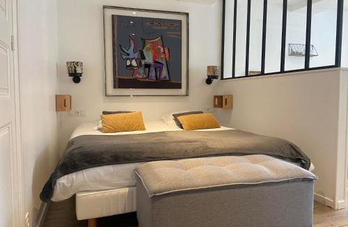 Arromanches-les-Bains Apartment | Il y a de l'amour dans l'air - studio lit king size