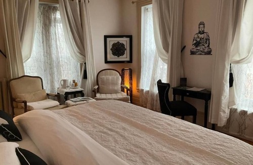 Sherbrooke Bed & Breakfast | Ile De Garde B&B