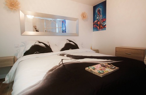 Graulhet House | Ile des Plaisirs: Saltwater pool, Jacuzzi, Creole table d'hôte, arranged Rums.