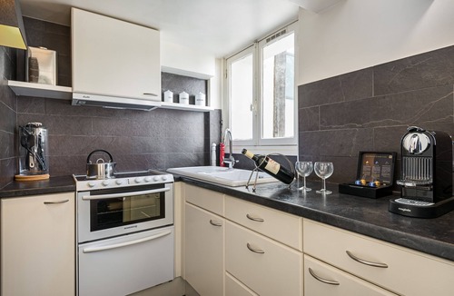 Les Iles Apartment | Ile Saint Louis Gorgeous Two Bedroom