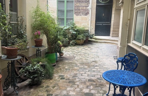Arsenal Apartment | ILE ST LOUIS BEAUTIFUL STUDIO at 3 mn from Notre Dame