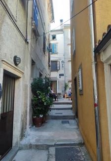 Cres Apartment | Ilir Apartman