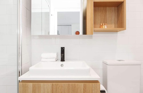 Cheltenham Apartment | Ilixir Apartments by Ready Set Host