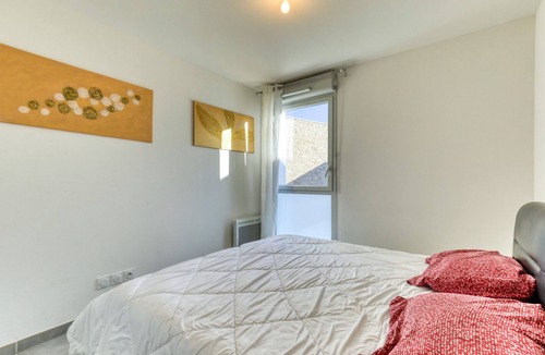 Jacou Bed & Breakfast | Illiade Room in Shared Villa with Pool and Terrace