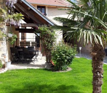 Ury House | Ilot Bonheur