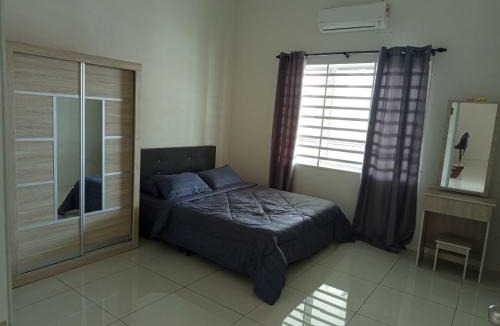 Behrang Stesen House | Iman4 Homestay