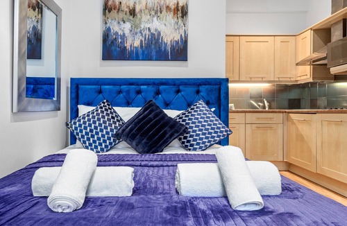 Westbourne Apartment | Immaculate 1-bed Studio in London