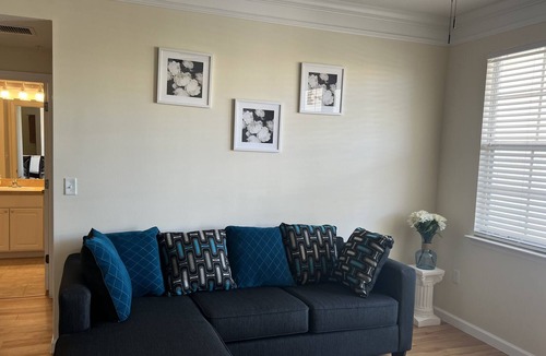 Hunt Club Condo | Immaculate 2 Bedroom 2 Bathroom Condo