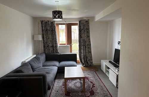 Greenhithe Apartment | Immaculate 2-bed Apartment in Greenhithe