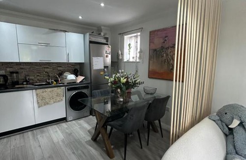 Alibon Apartment | Immaculate 2-Bed Apartment in Dagenham