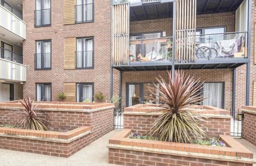 Brooklands Apartment | Immaculate 2-bed Apartment in Romford