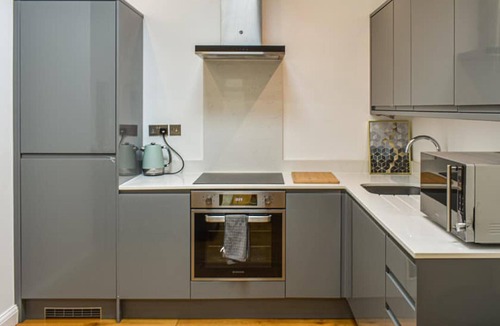 Weybridge House | Immaculate 2-bed Bungalow in Weybridge