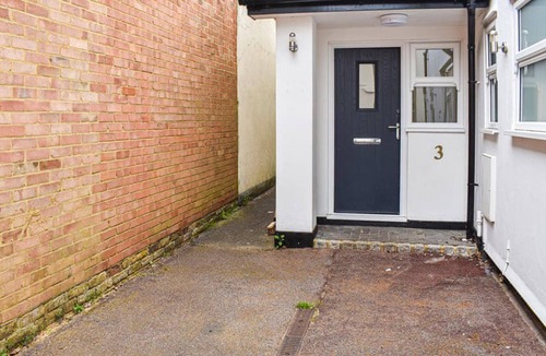 Weybridge House | Immaculate 2-bed Bungalow in Weybridge