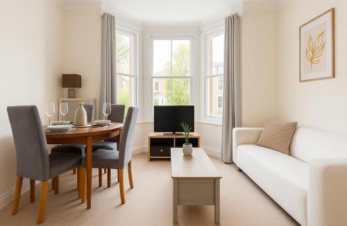 West Kensington Apartment | Immaculate 2 Bed Flat in West Kensington