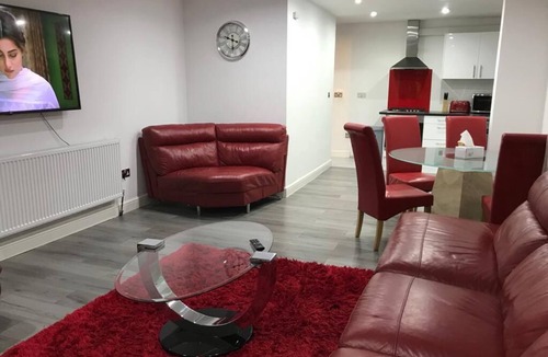 Lacey Green House | Immaculate 2-Bed House in High Wycombe HP14