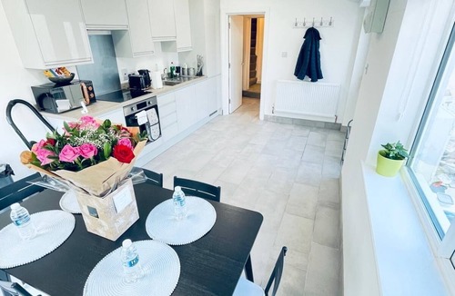 Cambridge House | Immaculate 2 Bed House in Cambridge