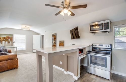 Dallas House | Immaculate 2-Bed in Dallas Close to Everything!