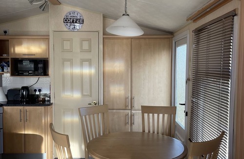 Monreith Cabin | Immaculate 2-bed Static Caravan at Monrieth