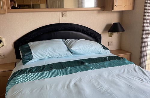 Monreith Cabin | Immaculate 2-bed Static Caravan at Monrieth