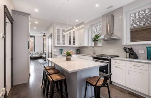 Bucktown Apartment | Immaculate 2-Story Home w/Garage, 2 Back Decks & Garden