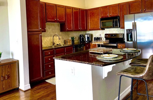 Uptown House | Immaculate 28th floor High Rise 1 Bedroom Vacation Unit