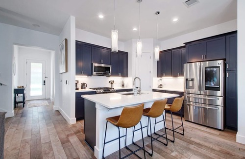 Highland House | Immaculate 3B/2.5B +Office | North Central | 30+ Days | Perfect for Temp Living