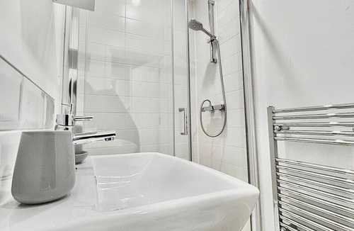 Faversham Apartment | Immaculate 3Bed home/freeparking