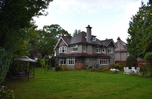 Winton Apartment | Immaculate 4-bed Apartment in Bournemouth & spa