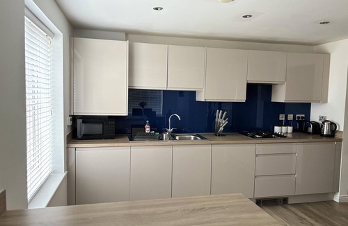 Horley House | Immaculate 4-Bed House in Horley