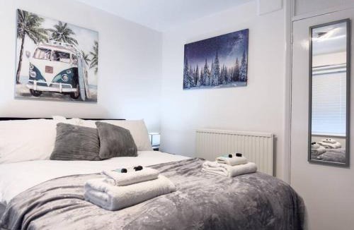 Corby House | Immaculate 5 Bedroom House