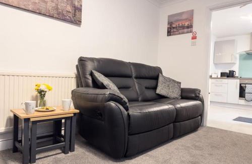 Corby House | Immaculate 5 Bedroom House