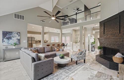 Irving House | Immaculate 5BR 2,5BA Holiday Home with Pool