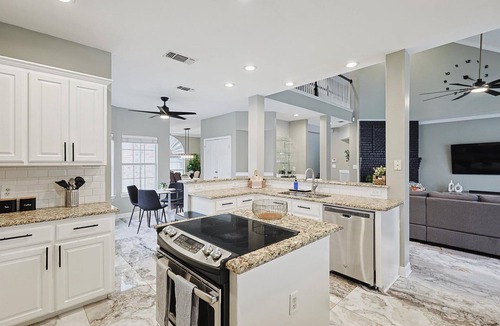 Irving Cottage | Immaculate 5BR 2B Vila With Pool and Cinema