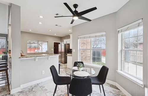Irving Cottage | Immaculate 5BR 2B Vila With Pool and Cinema