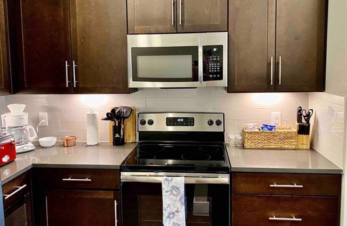 College Station Apartment | Immaculate Apartment w/King Bed &Resort Style Pool