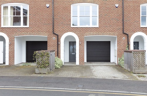 Windsor House | Immaculate Central Windsor Town House