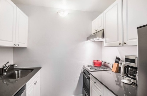 Chelsea Apartment | Immaculate Chelsea 1BR w/Water views + Doorman by Blueground