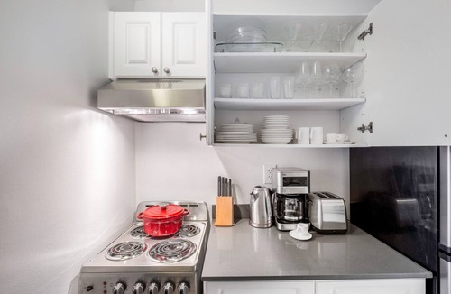 Chelsea Apartment | Immaculate Chelsea 1BR w/Water views + Doorman by Blueground