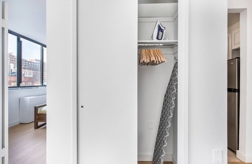 Chelsea Apartment | Immaculate Chelsea 1BR w/Water views + Doorman by Blueground