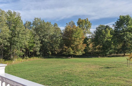 Highland Apartment | Immaculate Country Home for Winter Vacations