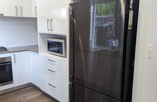 Chermside West House | Immaculate Entire House in Chermside West 2-Beds