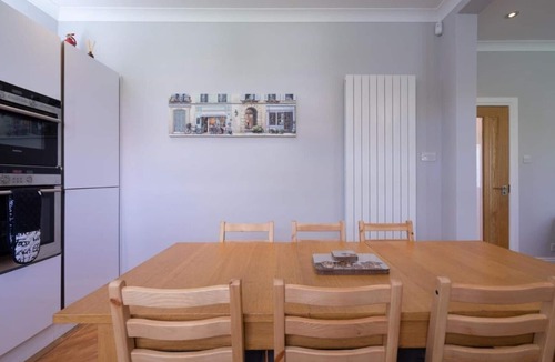 Bonnybridge House | Immaculate Family sized holiday home located 10mins from beachfront!