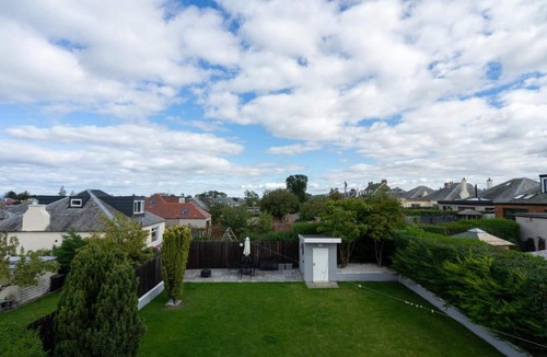 Bonnybridge House | Immaculate Family sized holiday home located 10mins from beachfront!