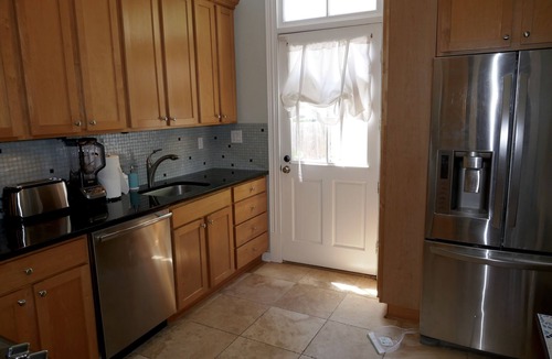 Beach Institute House | Immaculate Historic District Fast Wifi Free Parking & Cable