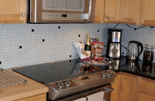 Beach Institute House | Immaculate Historic District Fast Wifi Free Parking & Cable