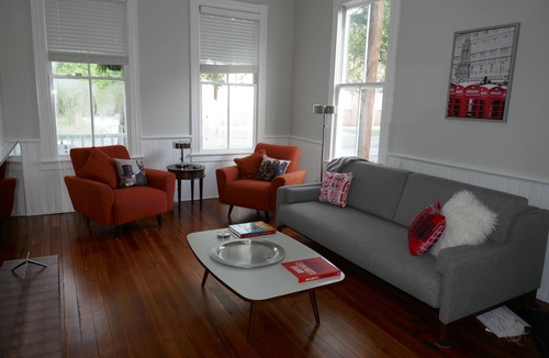 Beach Institute House | Immaculate Historic District Fast Wifi Free Parking & Cable