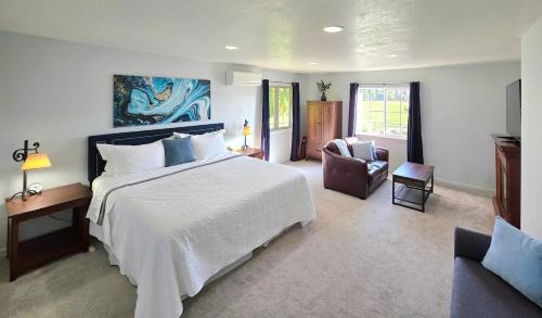 Monitor Apartment | Immaculate Home w/Mtn and River Views!