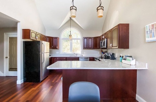 Thornton House | Immaculate home with breathtaking Mountain View